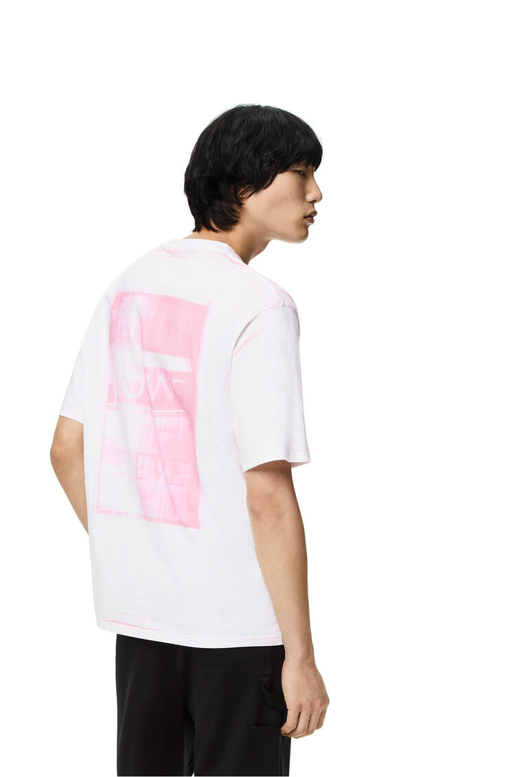 LOEWE Camiseta en algodón con anagrama estilo fotocopia Blanco/Rosa