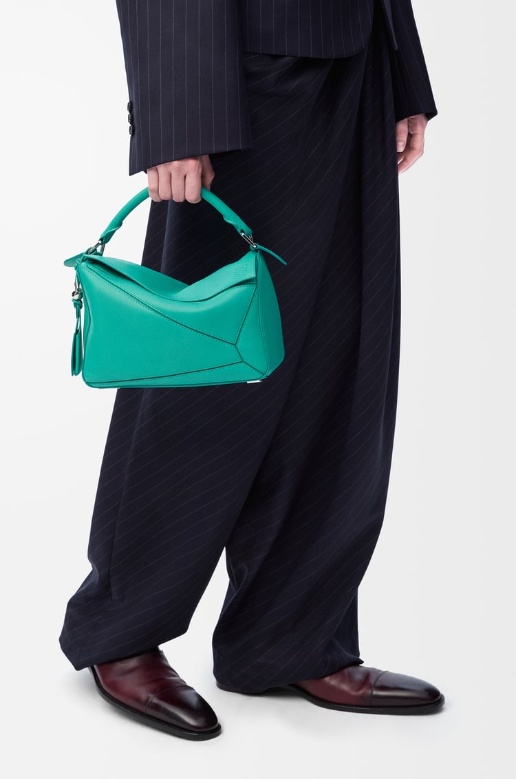 LOEWE Bolso Puzzle pequeño en piel napa de cordero ligera Aguamarina