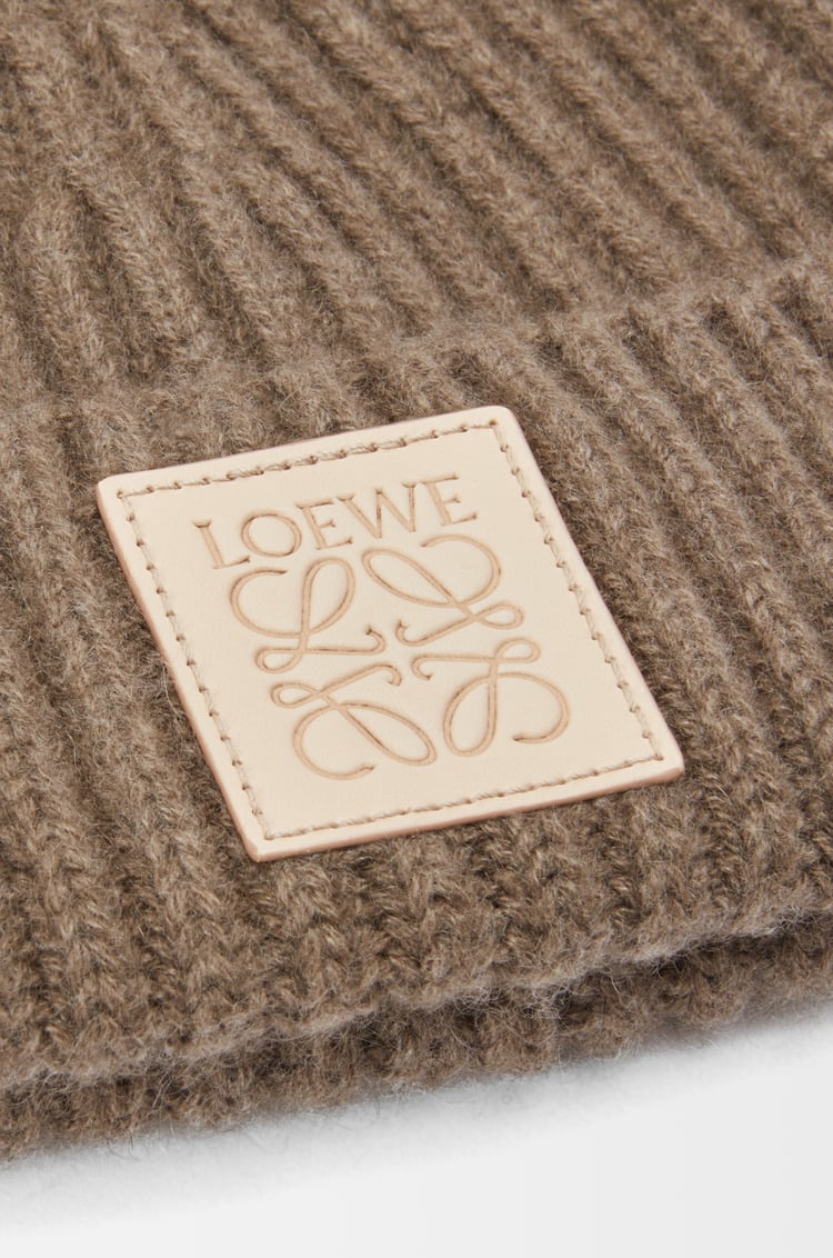 LOEWE Berretto in cashmere Beige