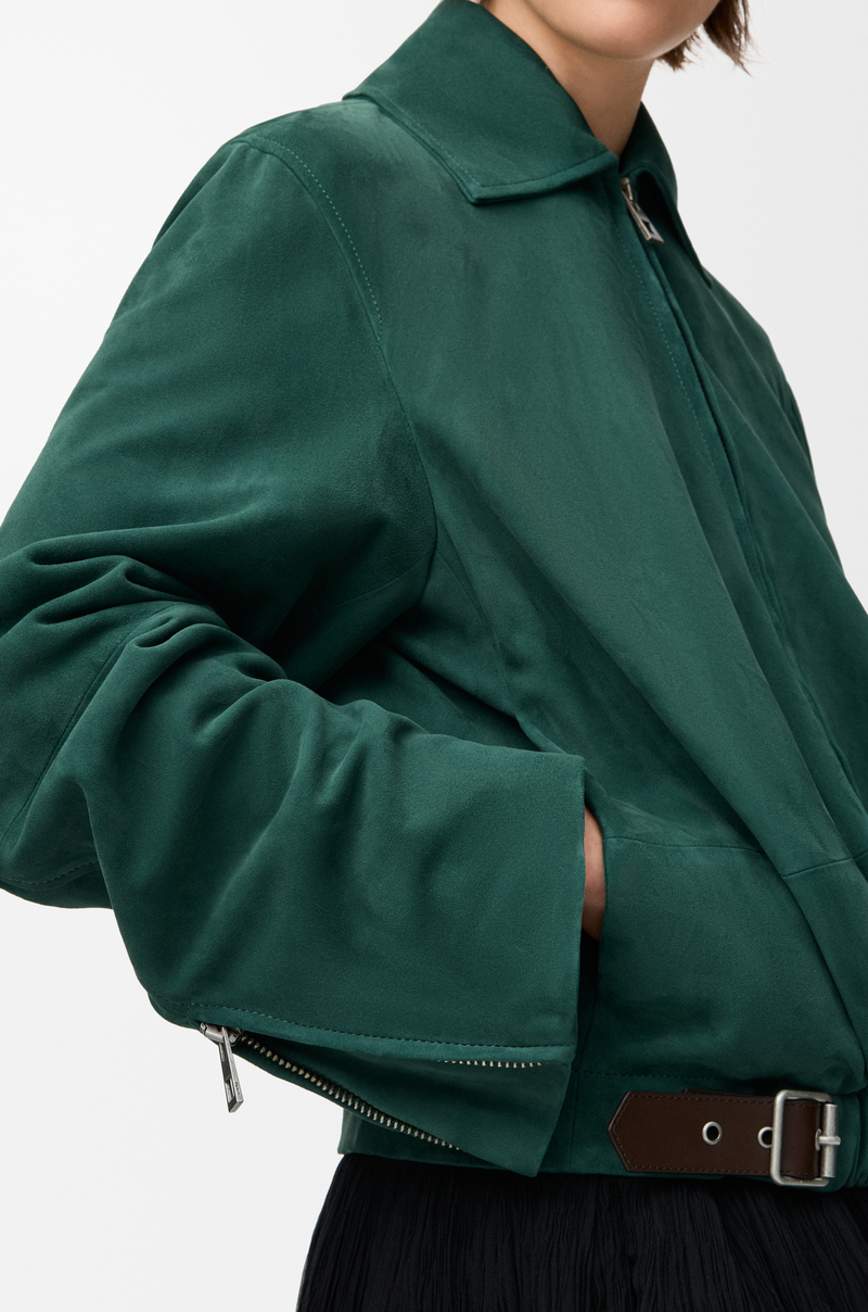 LOEWE Jacke mit Gürtel aus Ziegenveloursleder Grün