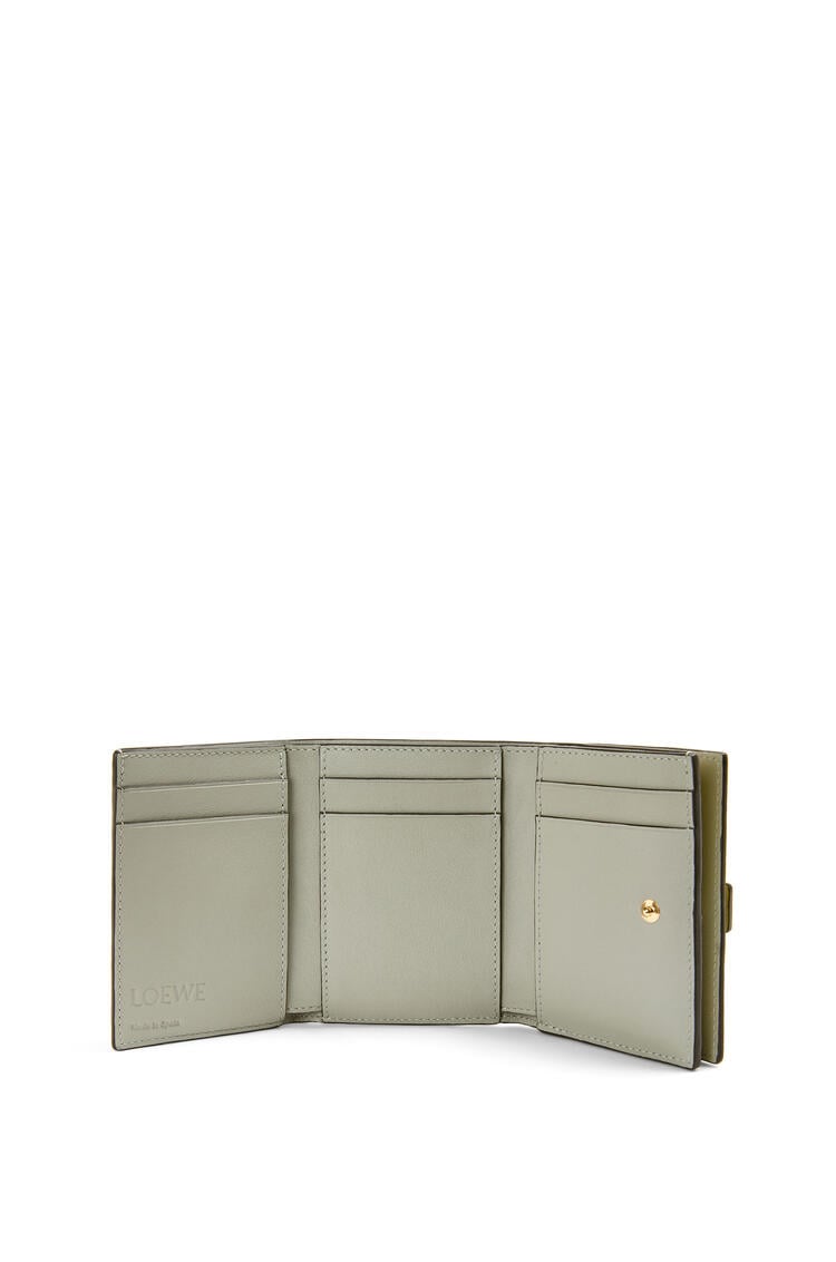 LOEWE Trifold wallet in soft grained calfskin Lime Yellow/Avocado Green pdp_rd