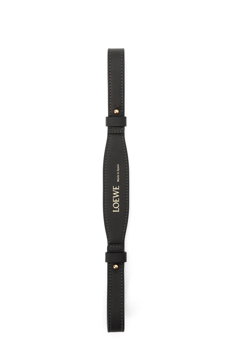 LOEWE Branded short strap in classic calfskin Black pdp_rd
