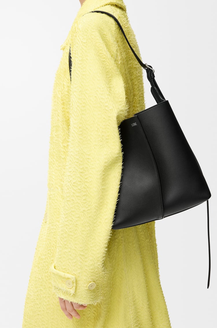 LOEWE Bolso Bilbao bucket mediano en piel de ternera lisa Negro