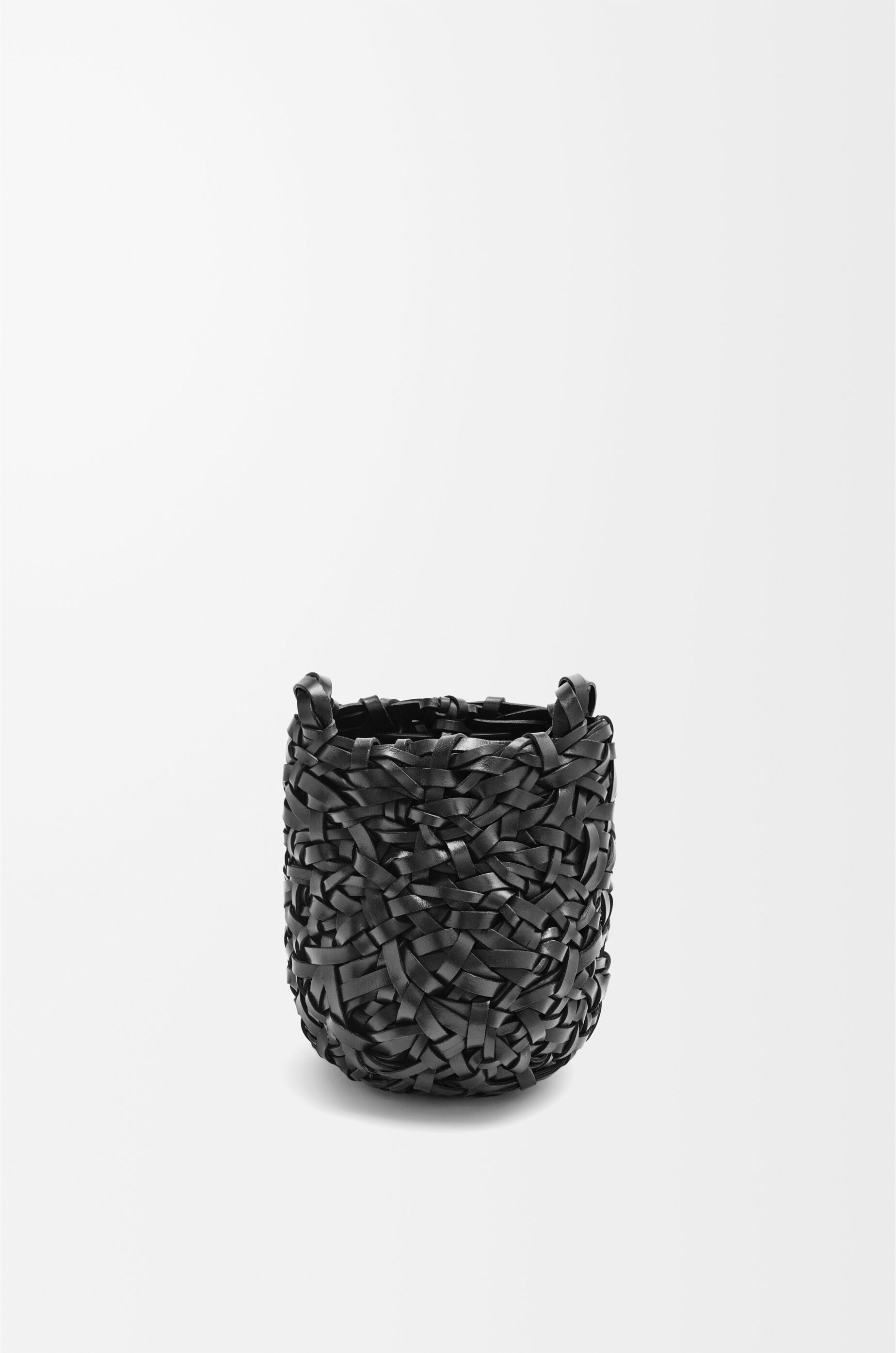 2024春の新作 ネスト バスケットバッグ スモール（カーフ） ブラック - LOEWE バッグ