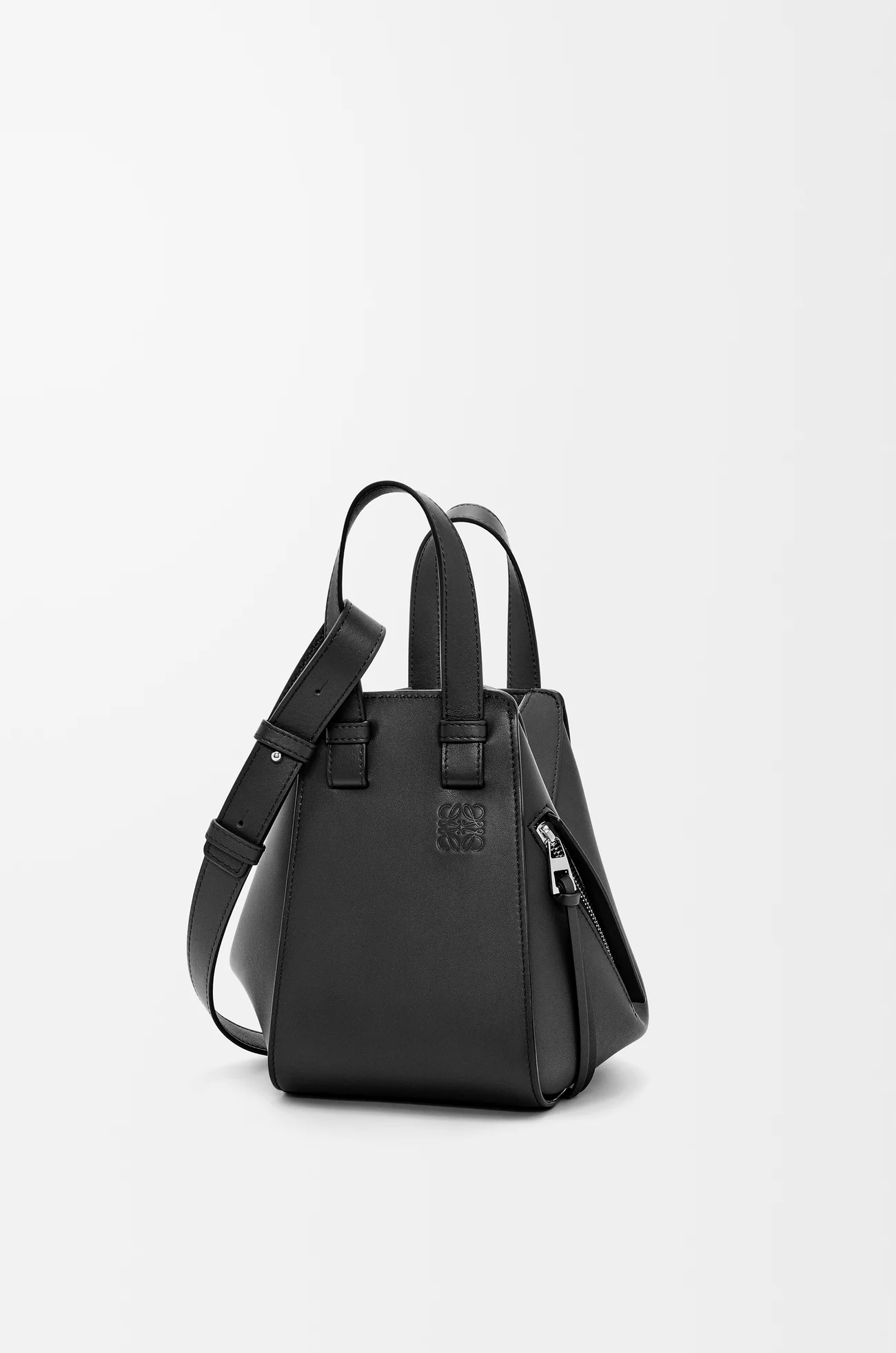 LOEWE Compact Hammock bag in classic calfskin Black