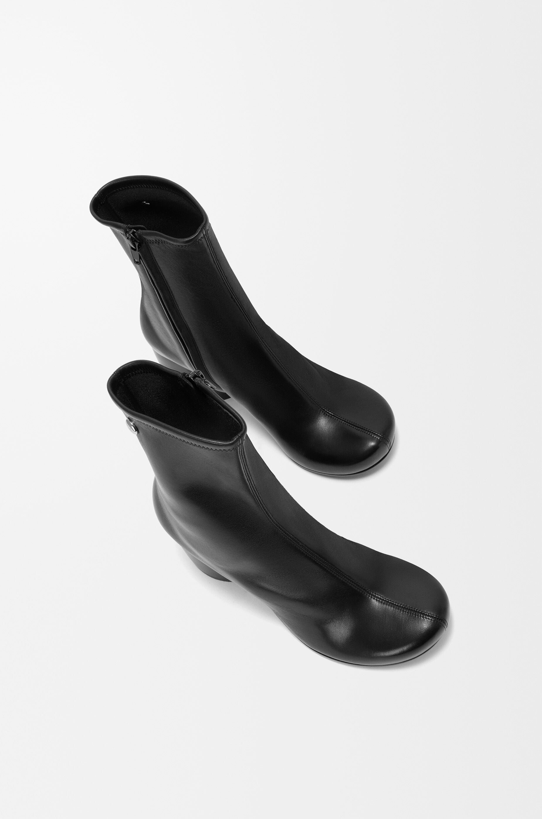 Oval bootie in stretch nappa lambskin Black - LOEWE APAC official