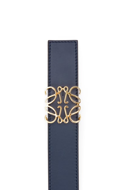 LOEWE Cinturón reversible en piel de ternera lisa con Anagrama Negro/Azul Océano/Dorado plp_rd