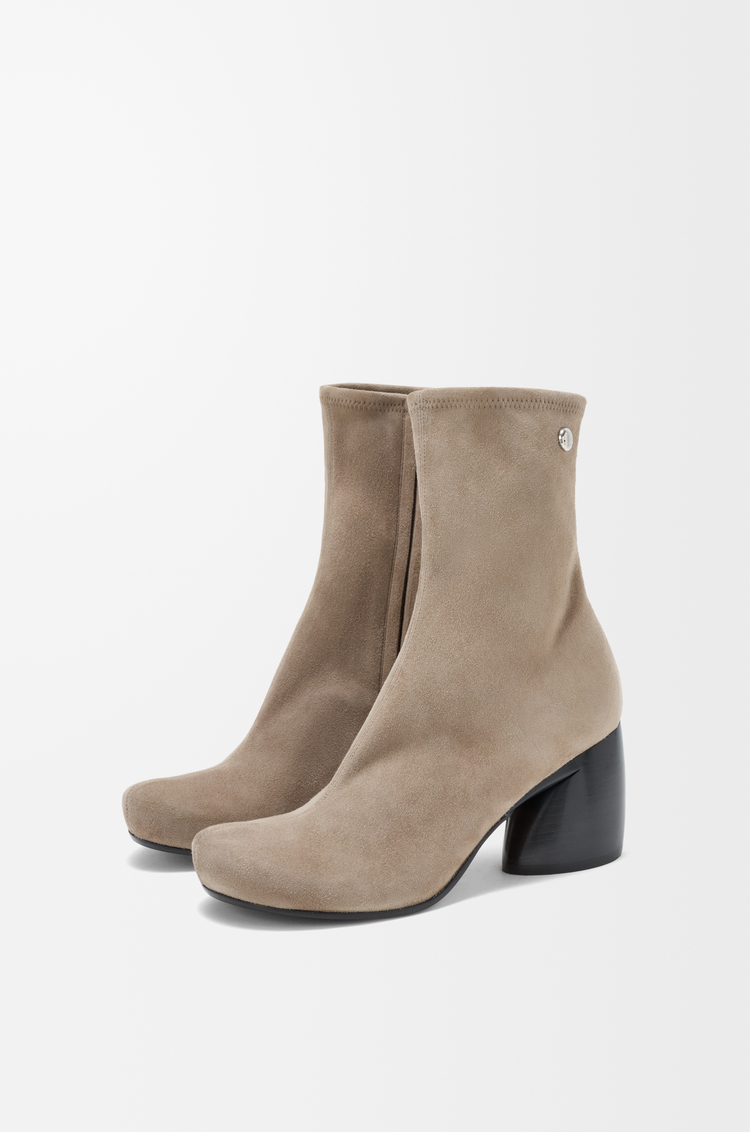 LOEWE Bottines Oval en agneau velours stretch Hazelnut