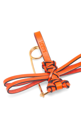 LOEWE Dragonfly pin charm in calfskin and metal Orange plp_rd