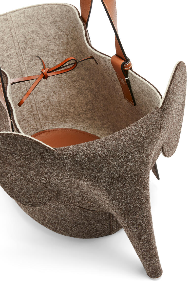 LOEWE Elephant Basket bag in felt and calfskin Brown/Beige pdp_rd
