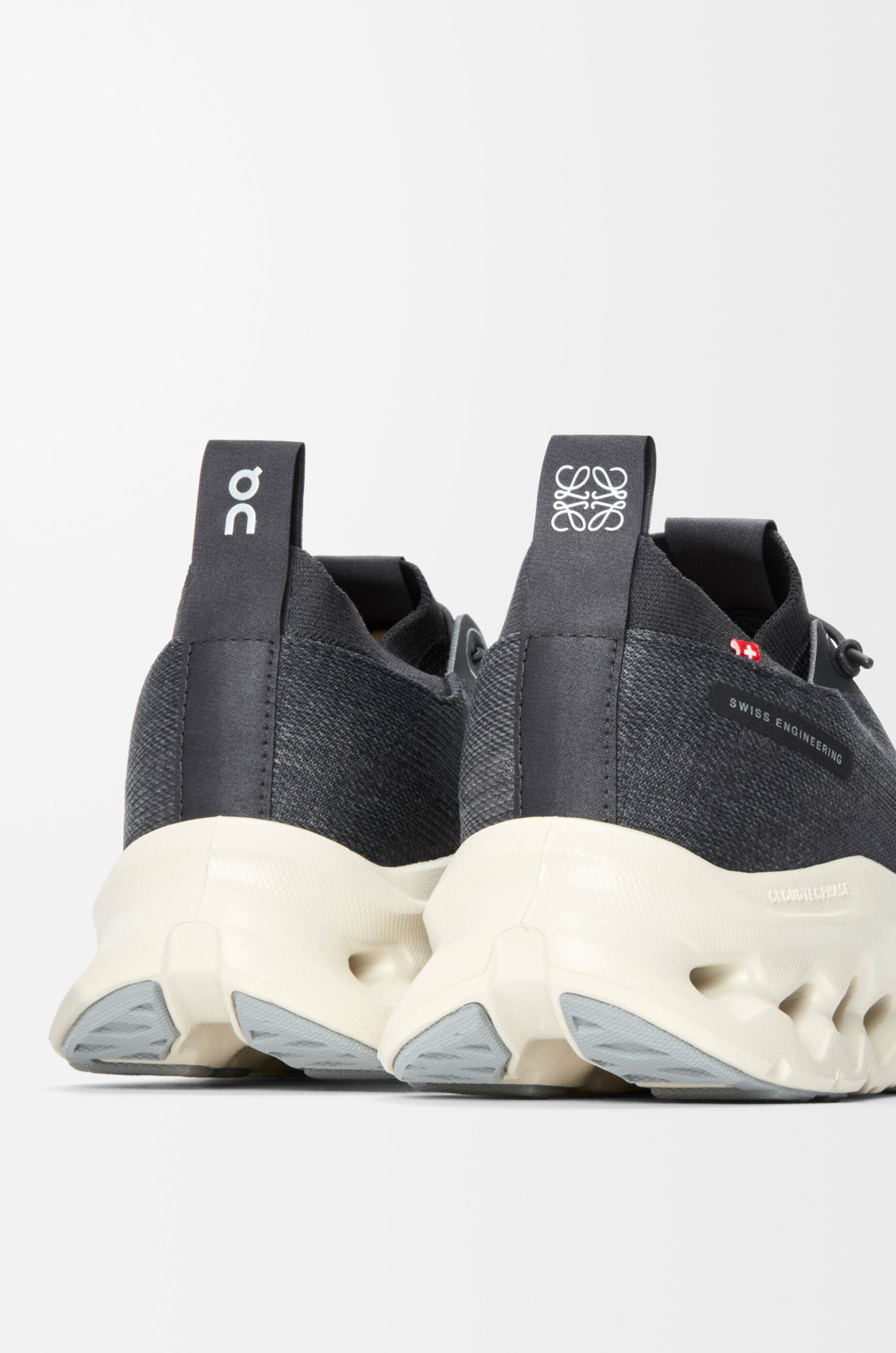 ロエベ✖️オン　クラウドティルト　スレートグレー　43 5月23日発売【LOEWE x On Cloudtilt 2.0】定価・抽選・販売店舗情報