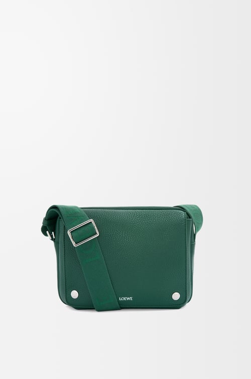 LOEWE Bolso Pebble Messenger XS en piel de ternera graneada Verde Oscuro