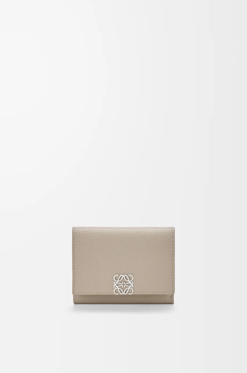 Anagram trifold wallet in pebble grained calfskin