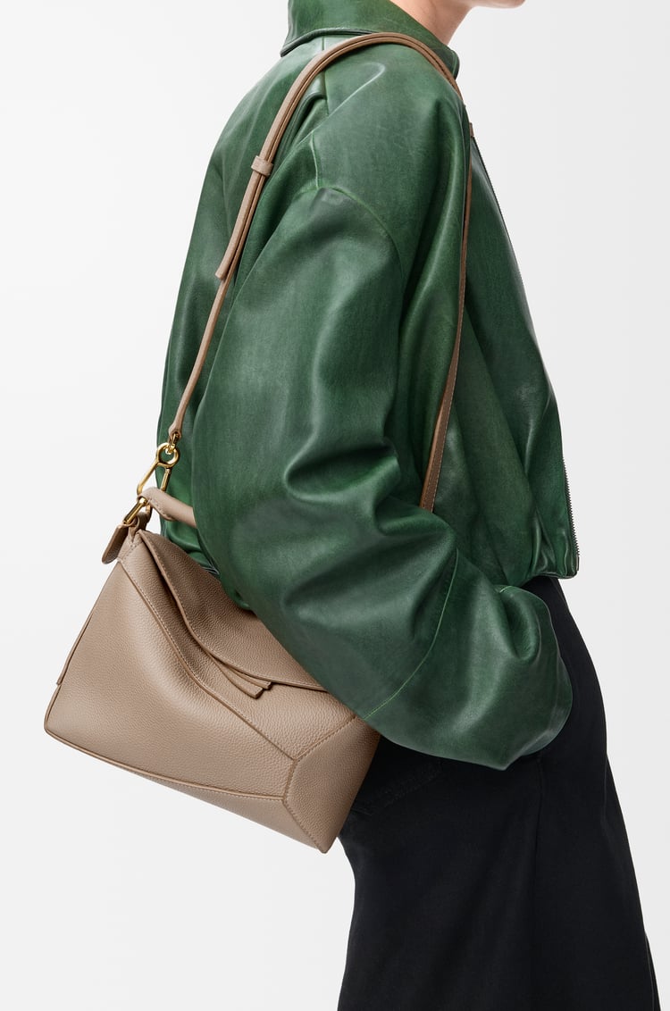 LOEWE パズルバッグ スモール（ソフトグレインカーフ） サンド