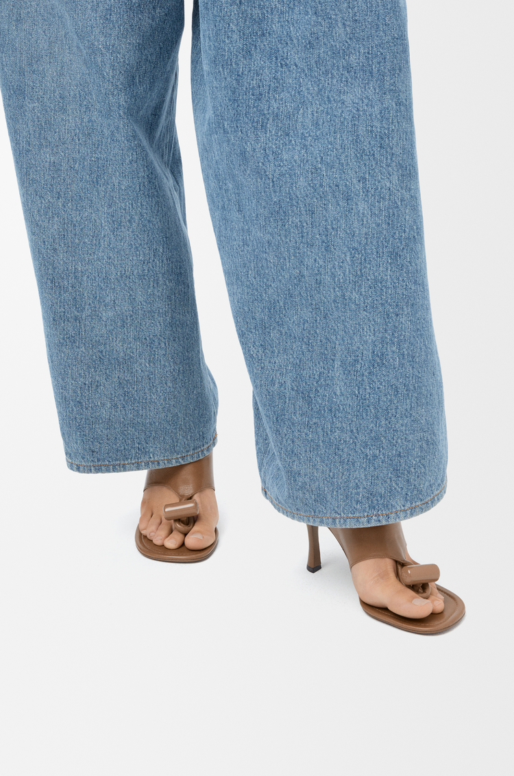 LOEWE Toggle sandal in shiny smooth calfskin Oak