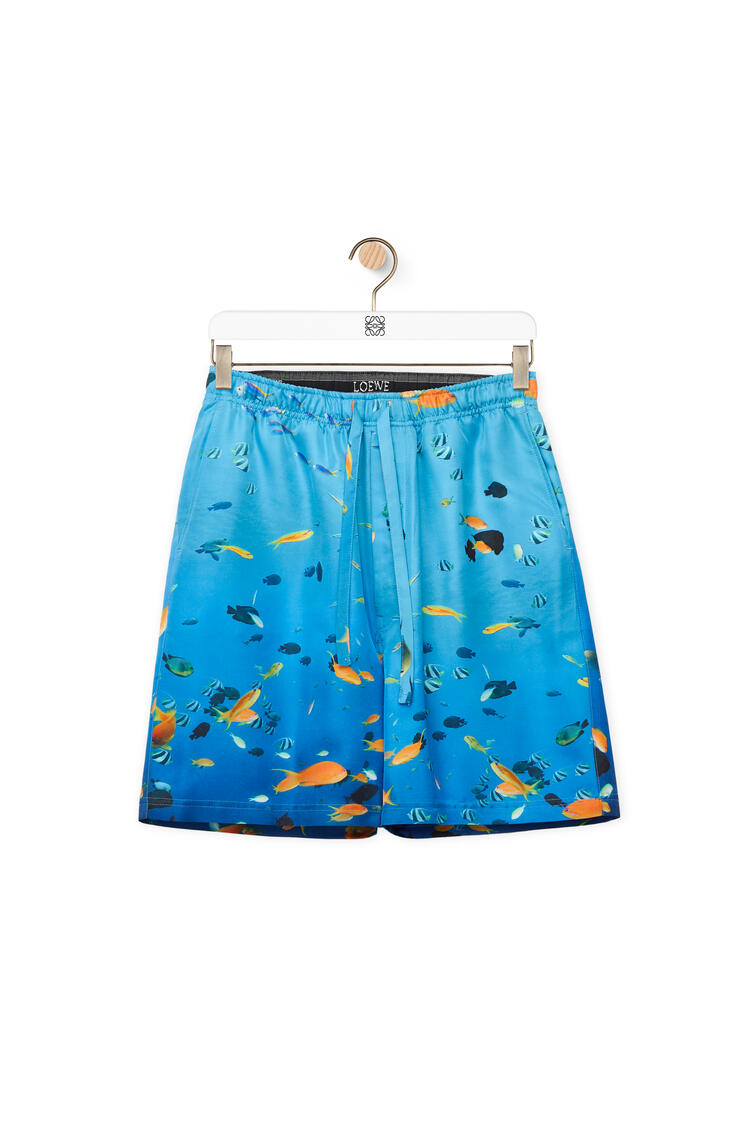 LOEWE Pantalones cortos en seda con estampado de acuario Multicolor