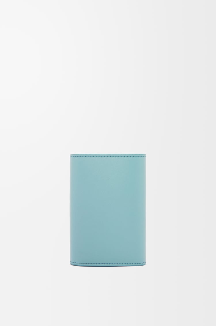 LOEWE 亮面納帕小牛皮 Pebble 小型直式錢包 水色