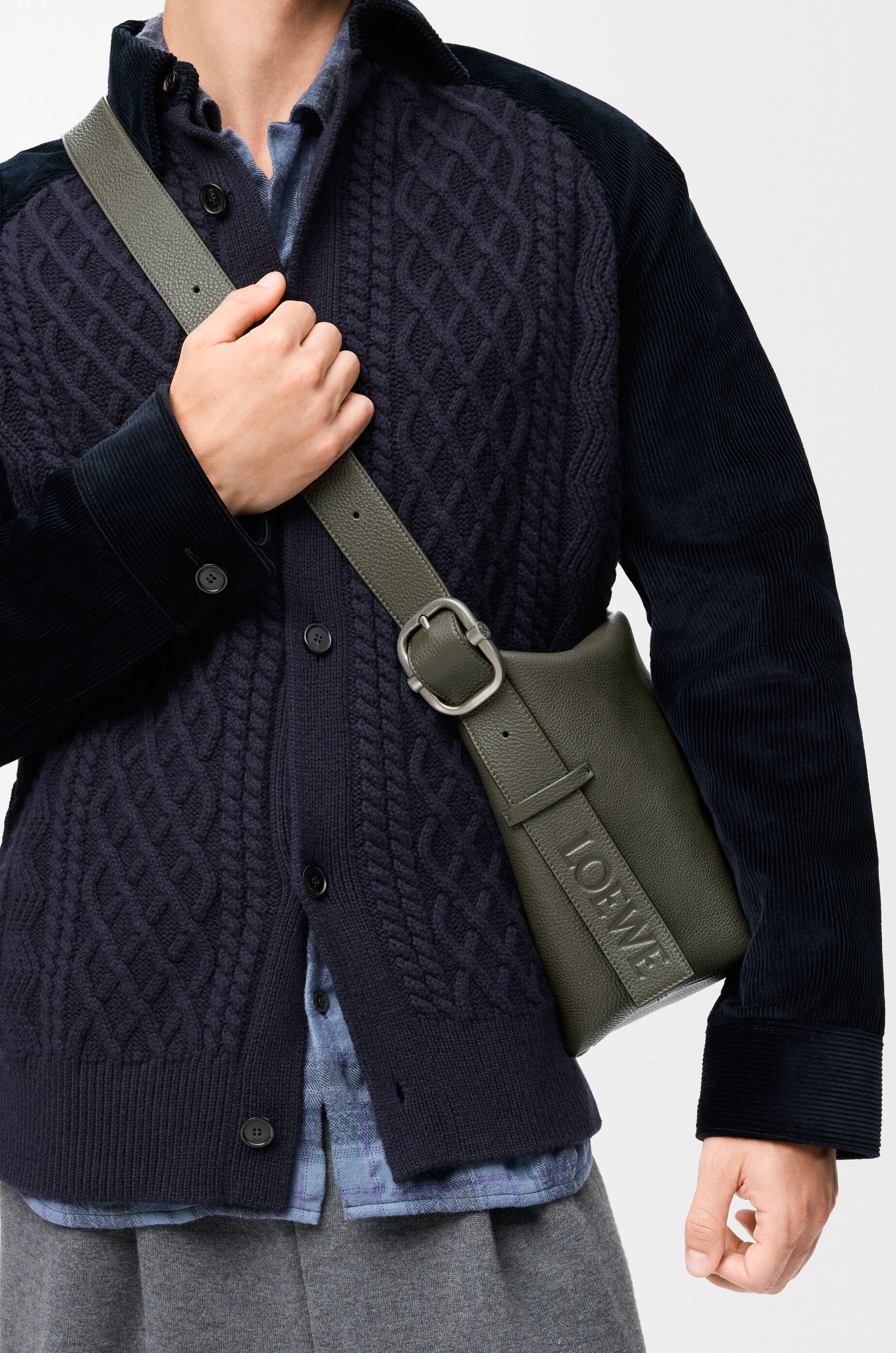 LOEWE ロエベ ショルダーバッグ ループ ホーボー LOEWE（ロエベ） ショルダーバッグ LOOP HOBO ループ ホーボー