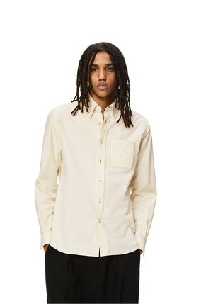 LOEWE Camisa en algodón con bolsillo y anagrama Ecru