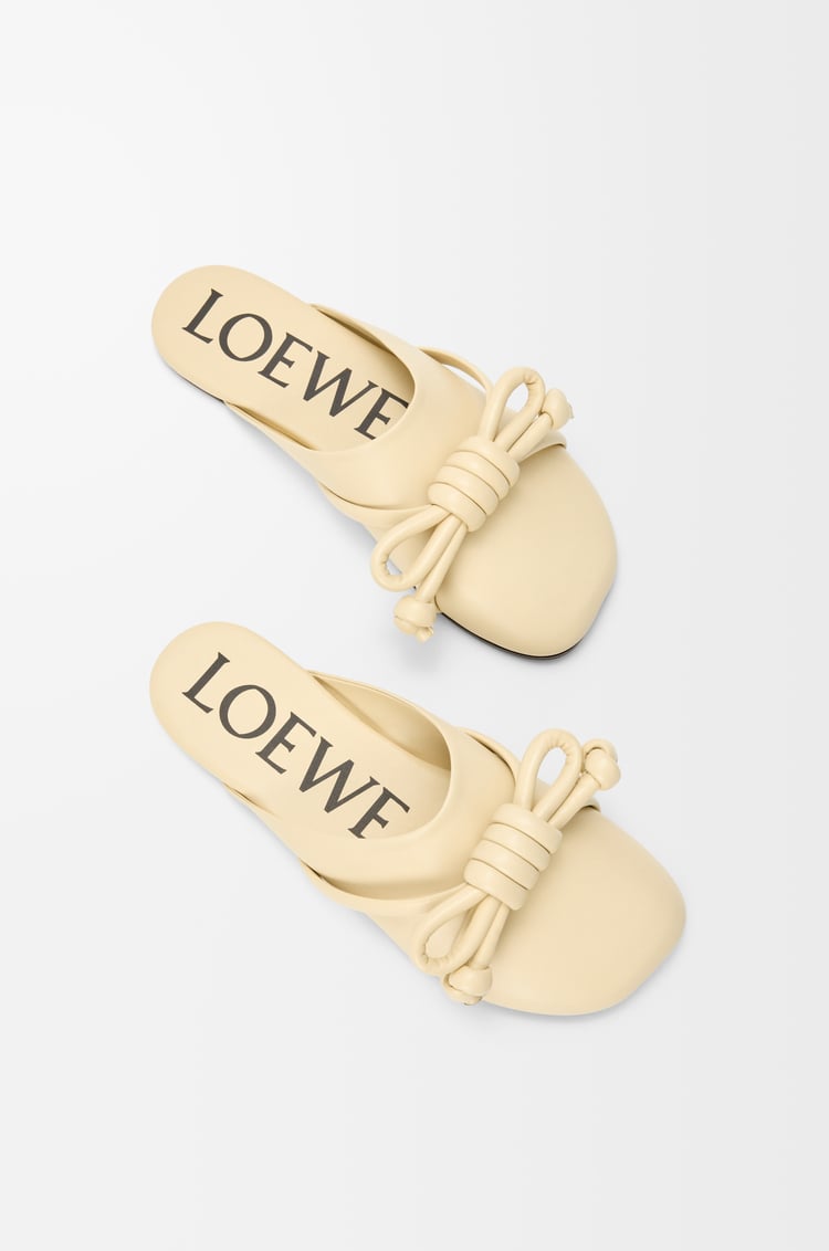 LOEWE Flamenco Knot mule en piel de cordero Mantequilla