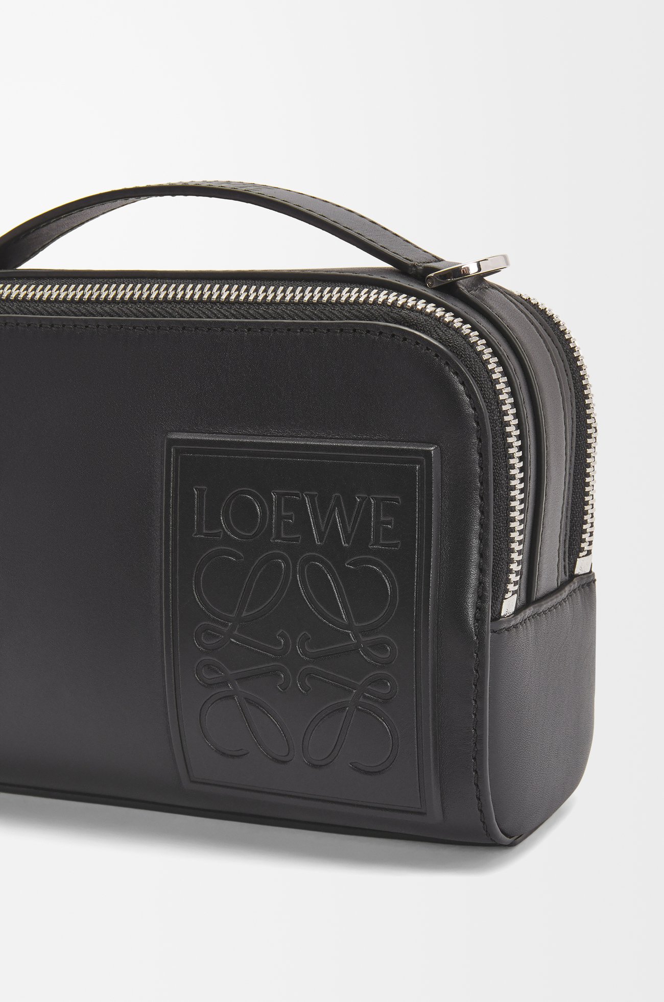LOEWE クロスボディ カメラバッグ ミニ（サテンカーフ） ブラック