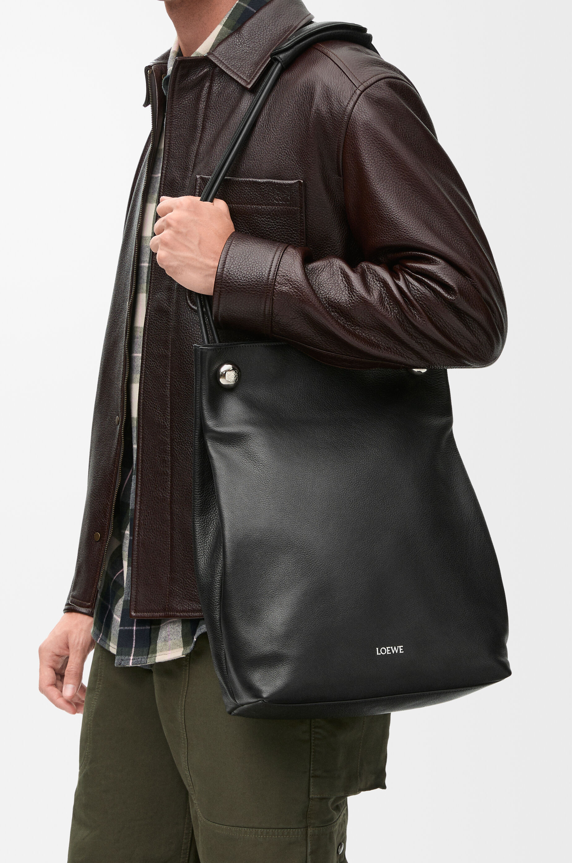 ☆送料・関税込☆LOEWE★ペブルホボバッグ★ Men's Pebble Hobo bag | LOEWE | 24S
