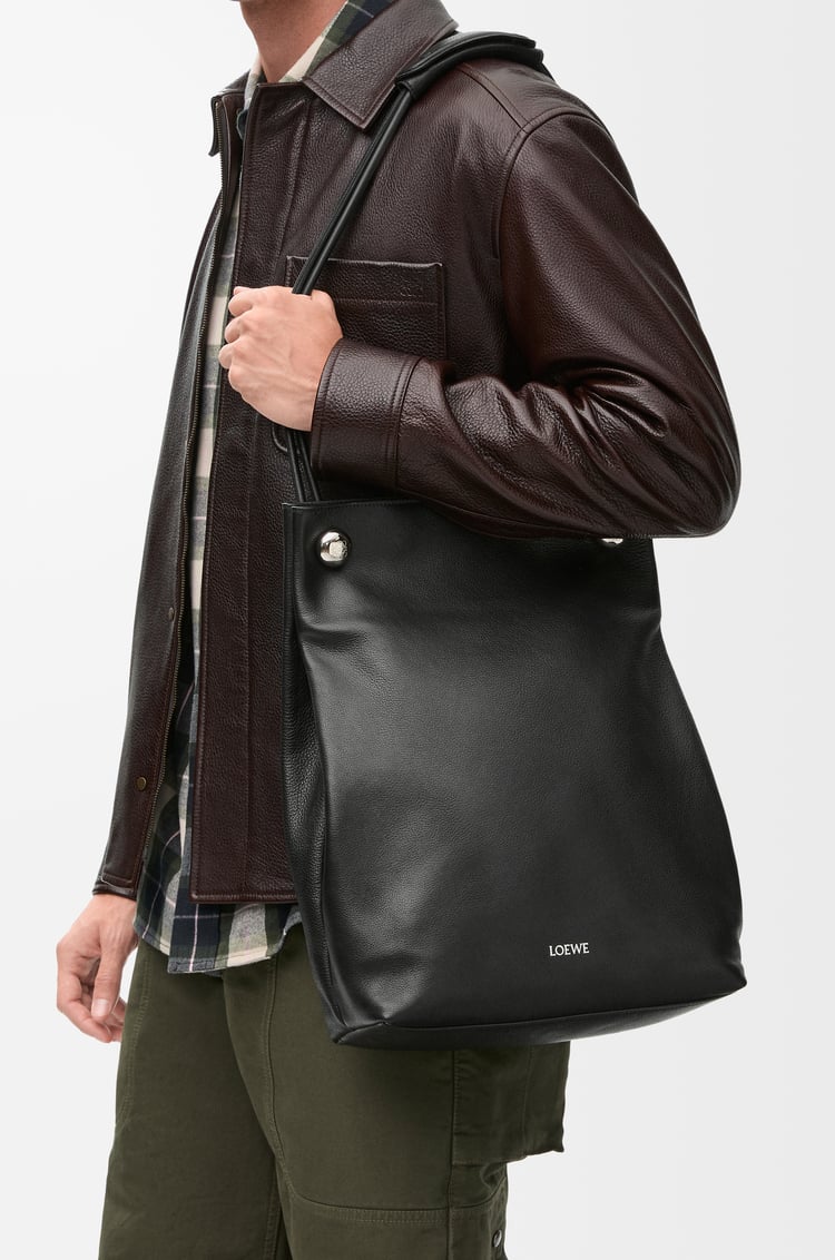 LOEWE Bolso Pebble Hobo en piel de ternera graneada Negro