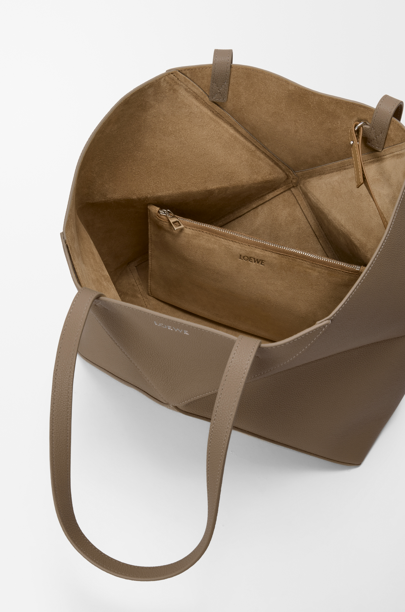 LOEWE 中号柔软粒面牛皮革横版 Puzzle Fold 手袋 灰褐色
