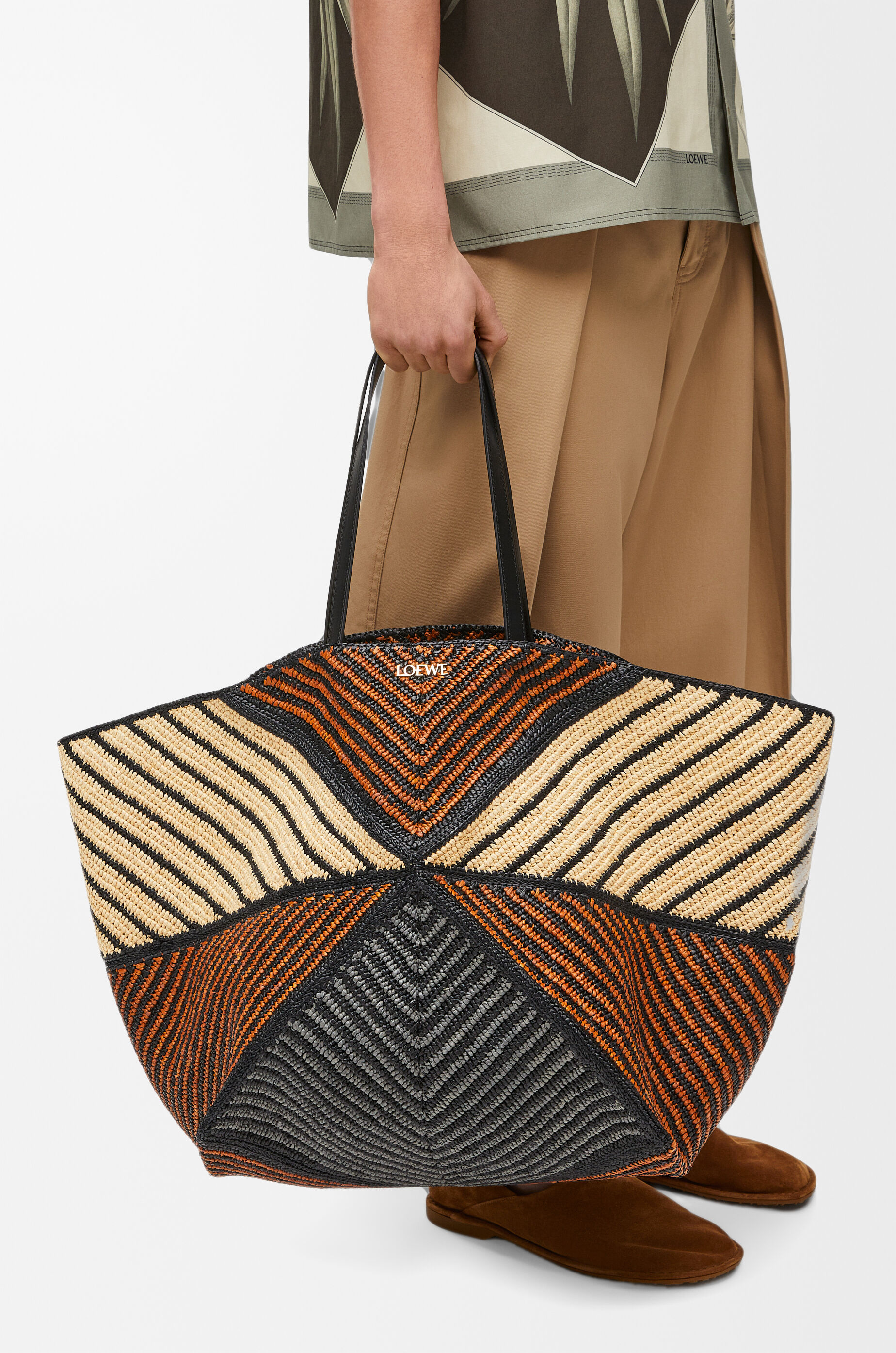 パズルフォルド トート XXL(ラフィア) ブラウン - LOEWE パズルフォルド トート XXL(ラフィア) ブラウン - LOEWE
