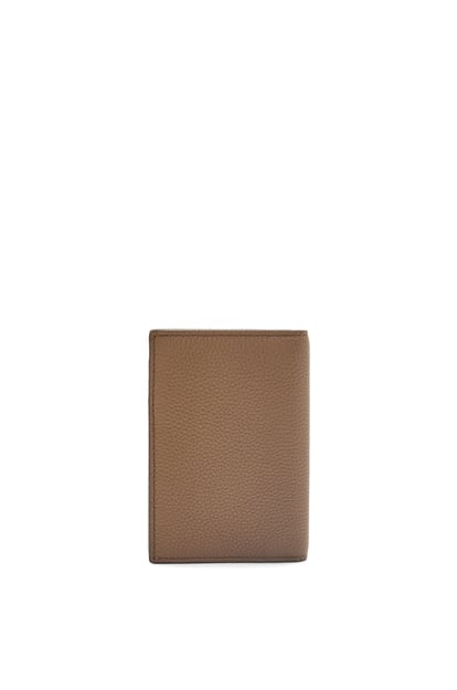 LOEWE Bifold cardholder in soft grained calfskin 冬季棕 plp_rd