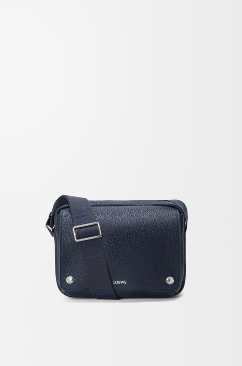 LOEWE 中号柔软粒面牛皮革 Pebble 邮差包 深海军蓝