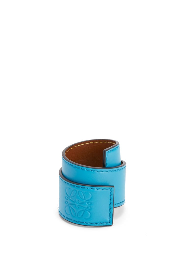 LOEWE Small slap bracelet in calfskin Peacock Blue pdp_rd