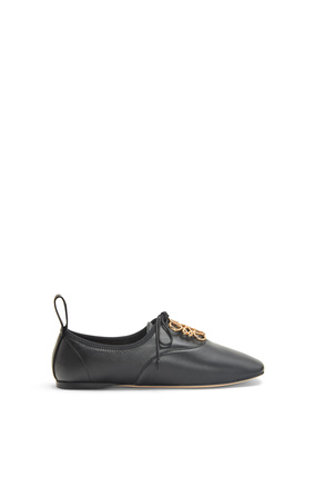 LOEWE Zapato derby en suave piel de cordero con anagrama Negro