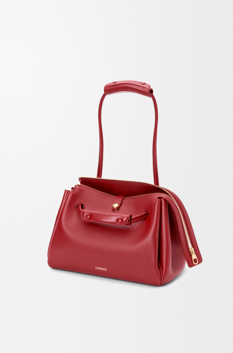 LOEWE 中型 Madrid 柔軟小牛皮包款 深紅色