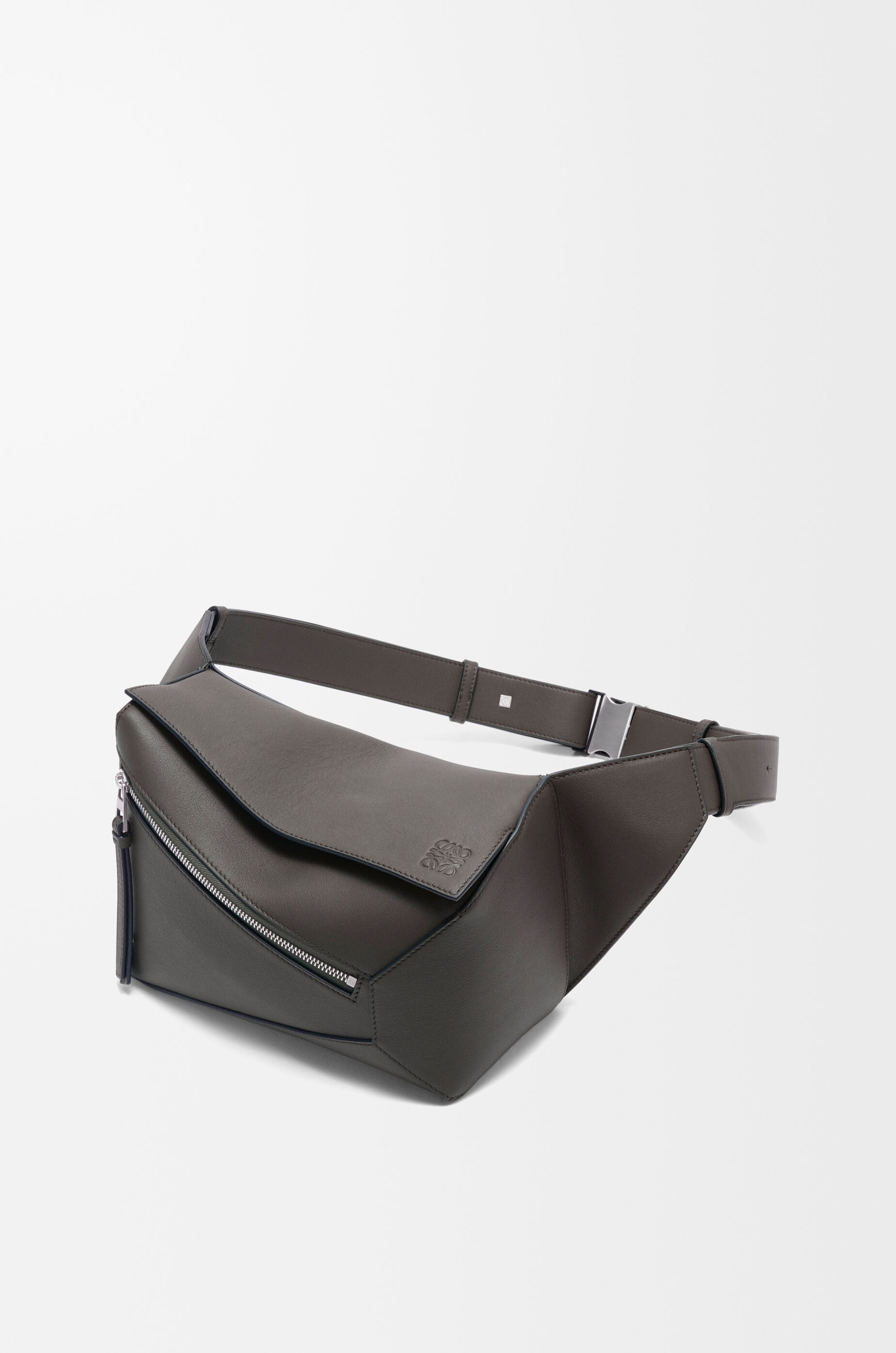 結婚祝い パズル バムバッグ LOEWE - グレー スモール（クラシックカーフ） バッグ