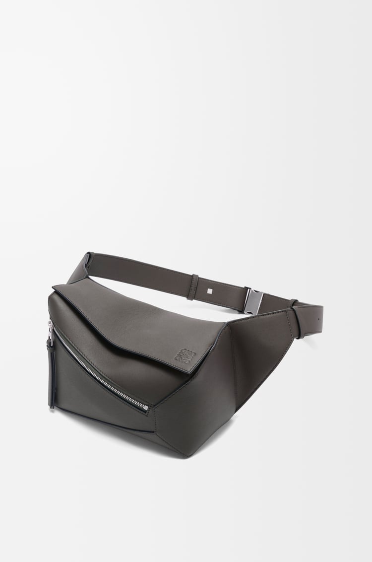 LOEWE 小号经典牛皮革 Puzzle 腰包 深灰色
