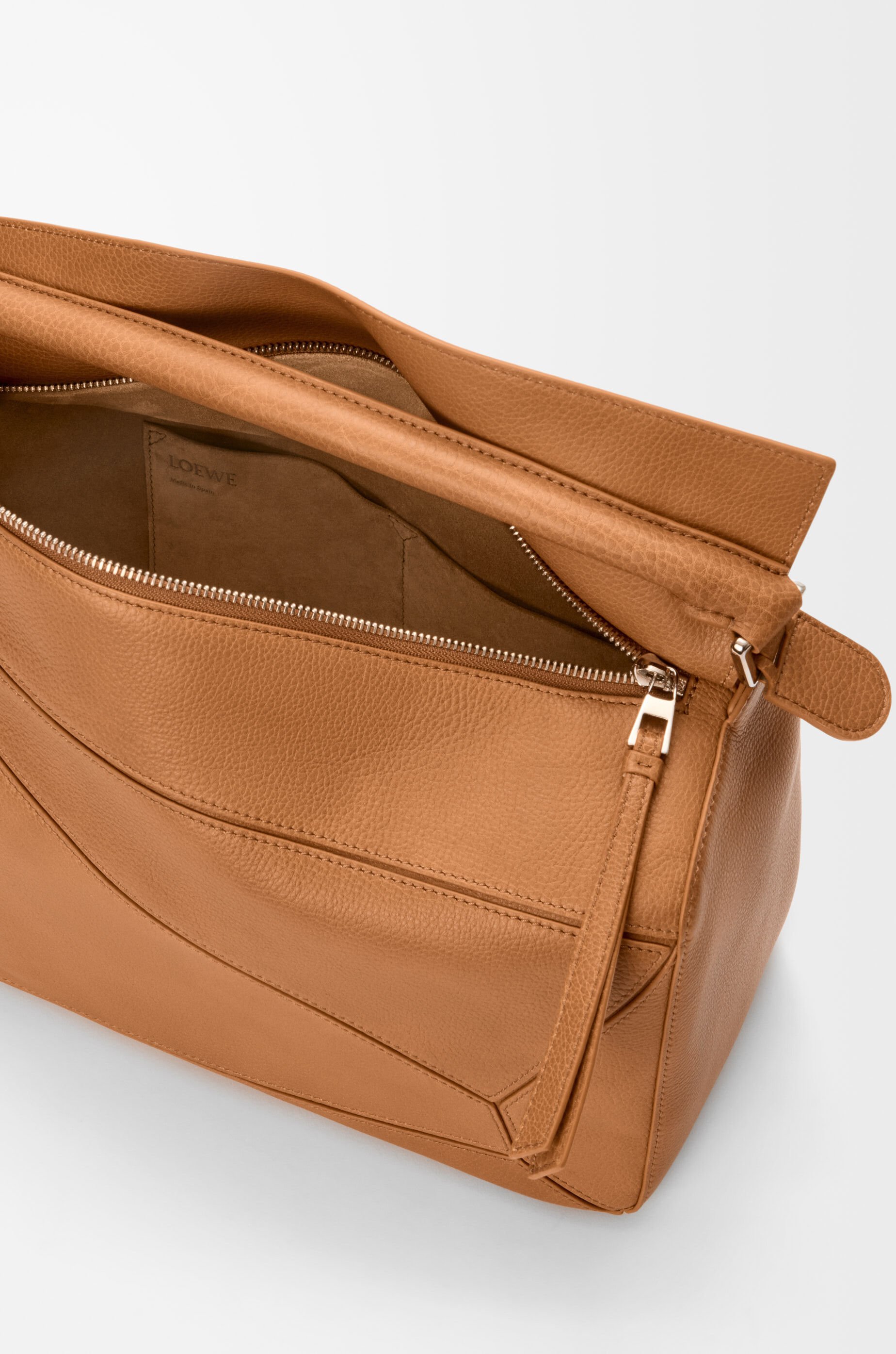 パズルバッグ ラージ（サプルグレインカーフ） ブラウン - LOEWE