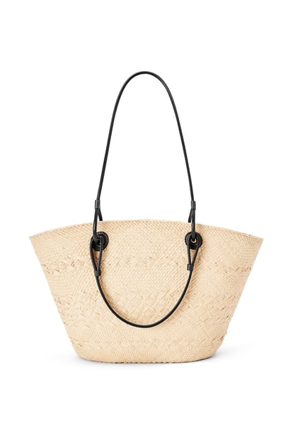 LOEWE Anagram Basket bag in iraca palm and calfskin 自然色/黑色 plp_rd