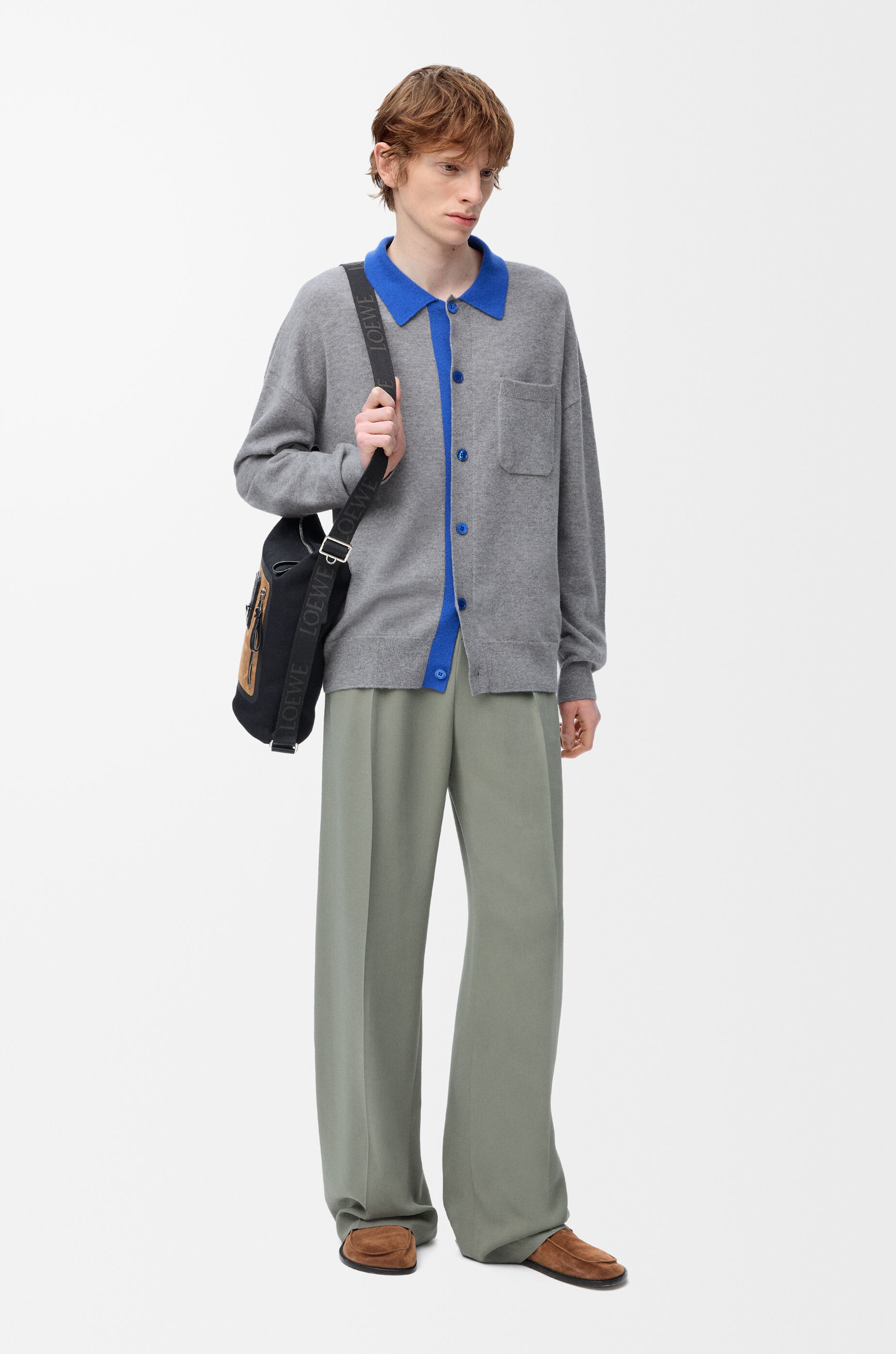 LOEWE グレー フリンジ カーディガン LOEWE（フリンジ ・ カーディガン）のフリマアイテム一覧