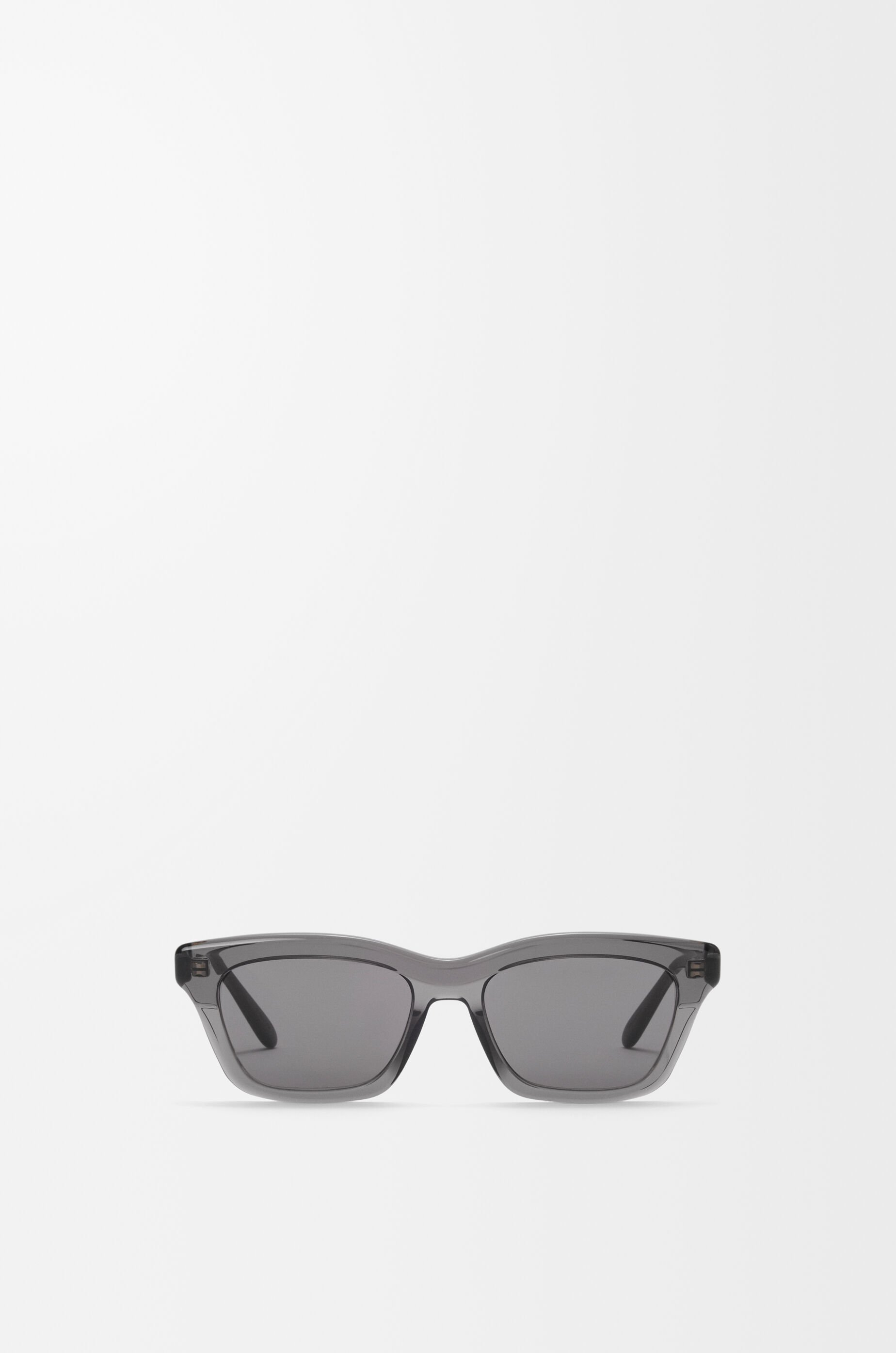 LOEWE サングラス2つ ロエベ 2022年秋ウィメンズコレクションからサングラスが登場