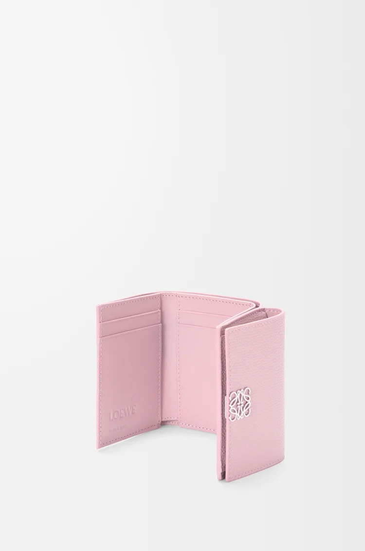 LOEWE アナグラム トライフォールド ウォレット（ペブルグレインカーフ） ブロッサム