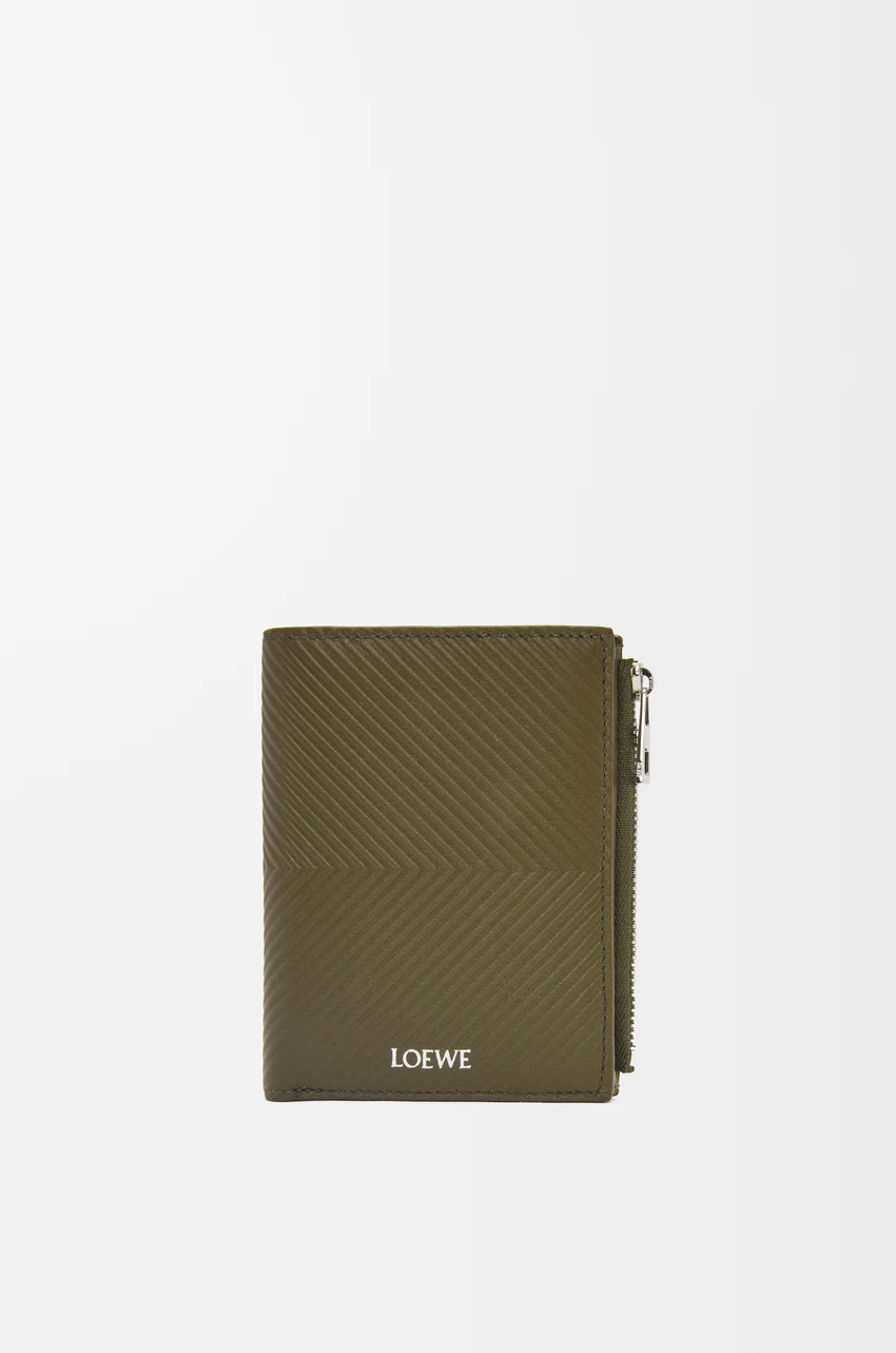 Slim compact wallet in textured classic calfskin