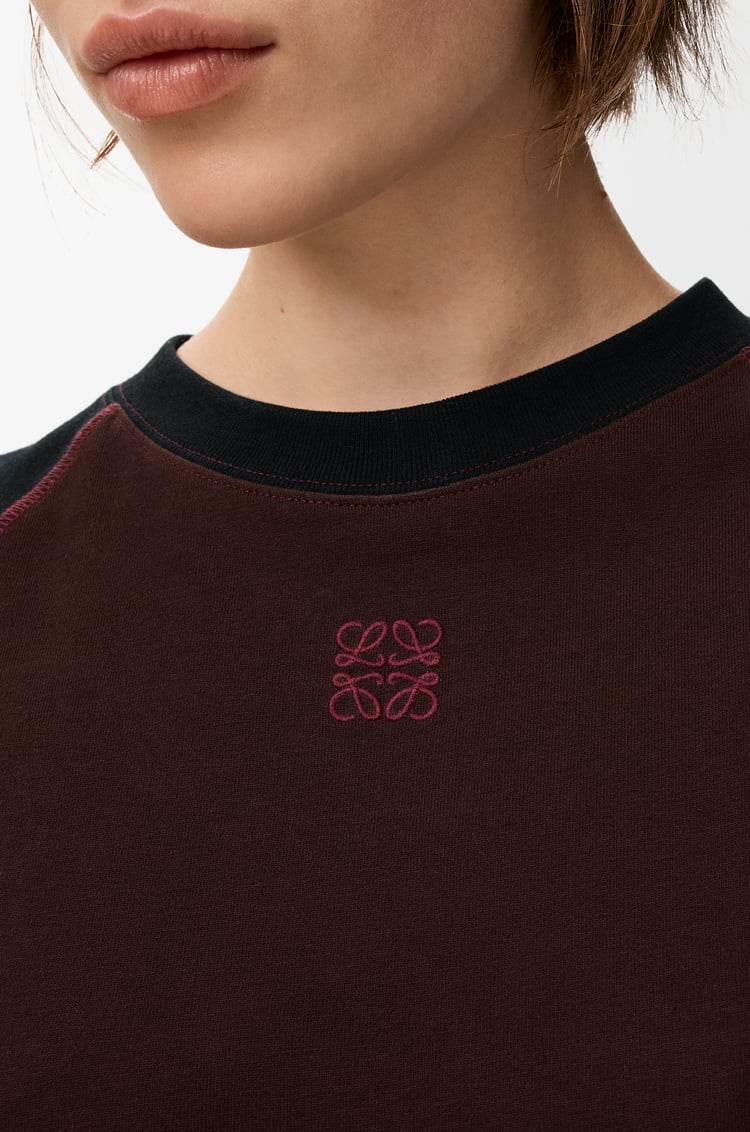 LOEWE Camiseta de corte pequeño en mezcla de algodón Negro/Burdeos