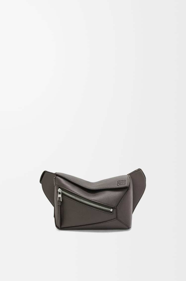 LOEWE Riñonera Puzzle mini en piel de ternera Gris Oscuro