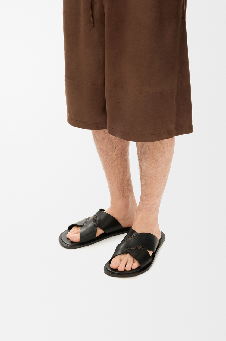 LOEWE Sandalia cruzada Flex en piel de ternera de curtido vegetal Negro