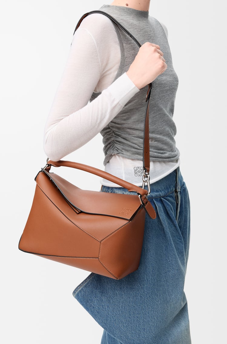 LOEWE Borsa Puzzle Edge media in pelle di vitello classica Tan
