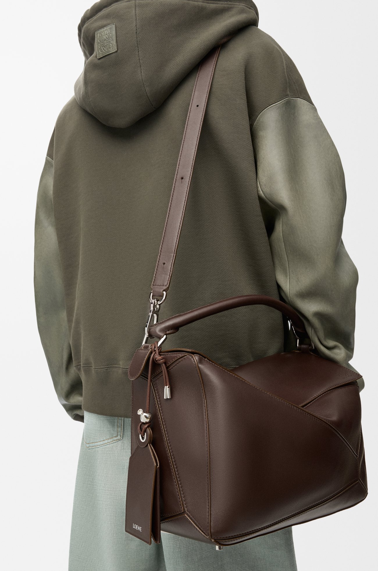 LOEWE フェザーライト パズルバッグ ラージ（ナパラム） ダークブラウニー