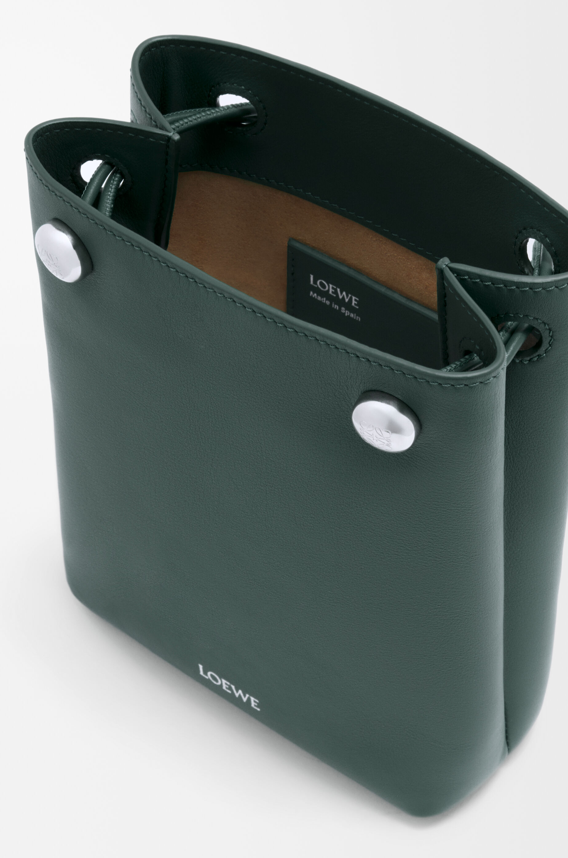 ぺブル ポーチ（スムースカーフ） グリーン - LOEWE Japan official