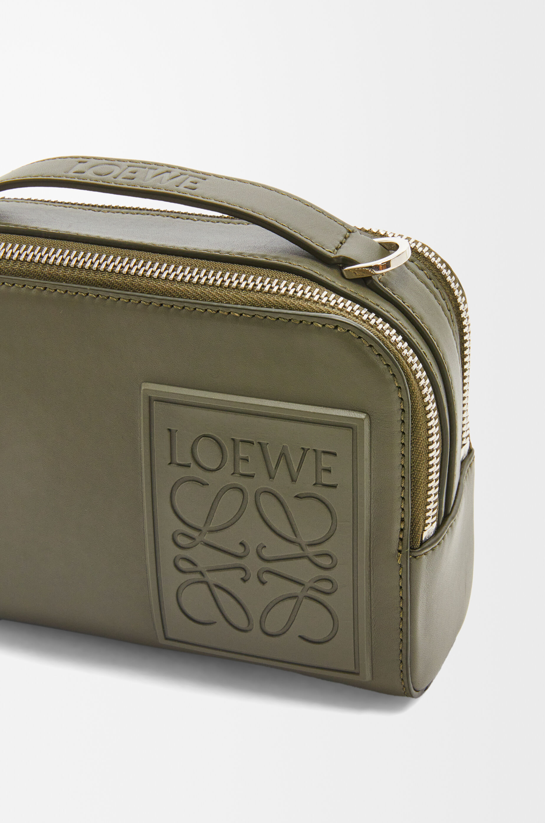 クロスボディ カメラバッグ ミニ（サテンカーフ） グリーン - LOEWE