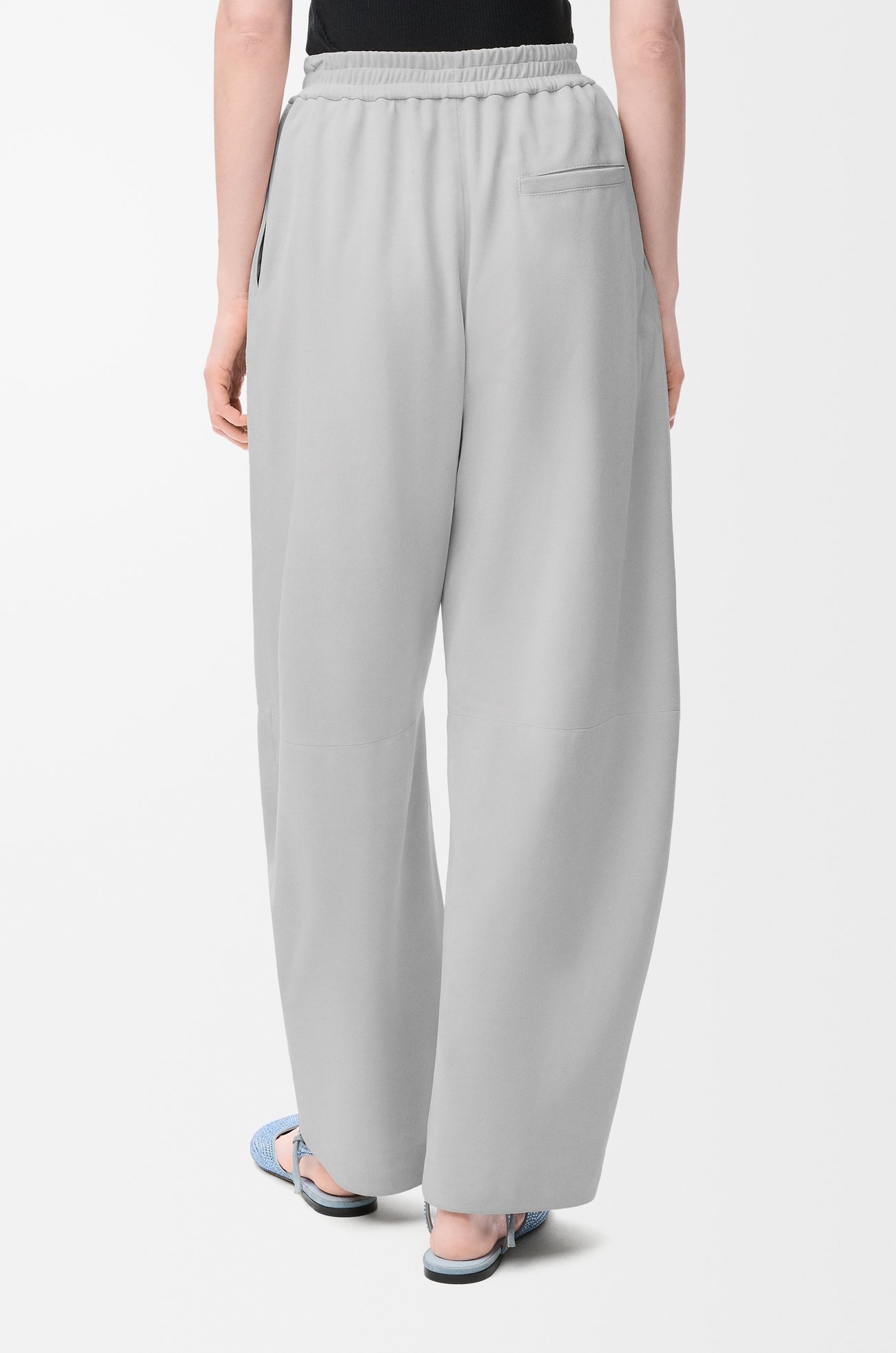 LOEWE Pantalón barrel en ante de piel de cabra Gris Claro